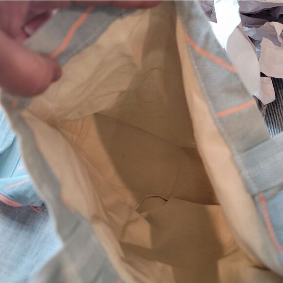 NWT- TALKING OUT OF TURN Canvas Bundle - Picture 13 of 13